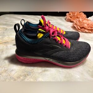 Brooks Ricochet LE Womens Black Pink Mesh Running Shoes Sz 6.5 (Never Worn)